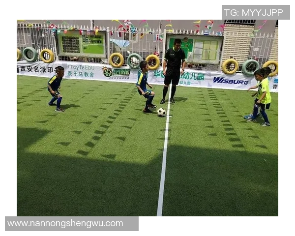 市民足球热潮兴起全民参与助力社区和谐发展